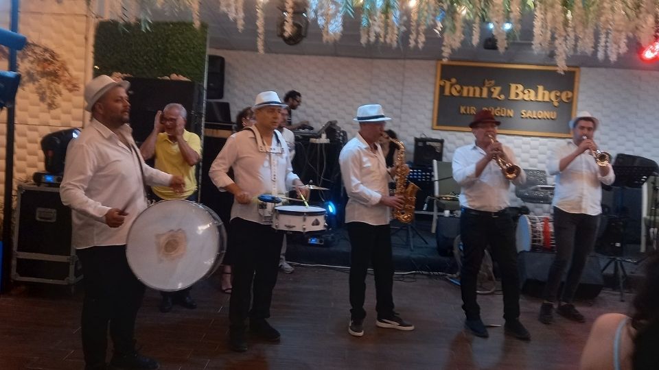 Güzelbahçe Bando Takımı, Bando Takımı Güzelbahçe , Güzelbahçe Bando Takımı Kiralama, Güzelbahçe Gelin Alma Bandosu, Güzelbahçe Bando Ekibi, Güzelbahçe Bando Kiralama