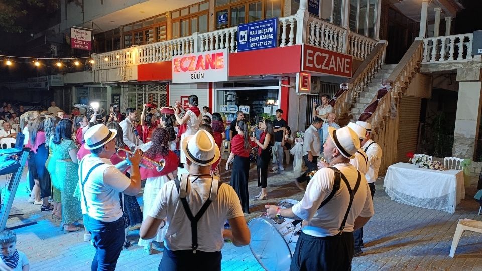 Kuşadası Bando Takımı, Bando Takımı Kuşadası, Kuşadası Bando Takımı Kiralama, Kuşadası Gelin Alma Bandosu, Kuşadası Bando Ekibi, Kuşadası Bando Kiralama