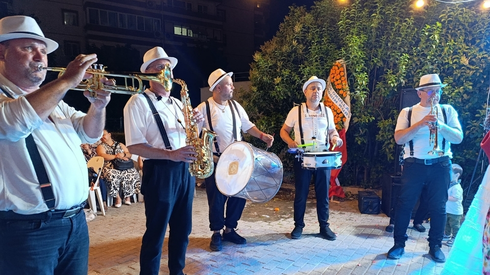 İzmir Bando Gelin Alma, İzmir Bando Gelin Alma Fiyatları, İzmir Bando Gelin Alma Ekibi Kiralama, Kiralık Bando Ekibi Gelin Alma İzmir, İzmir Bando Gelin Alma Fiyatları