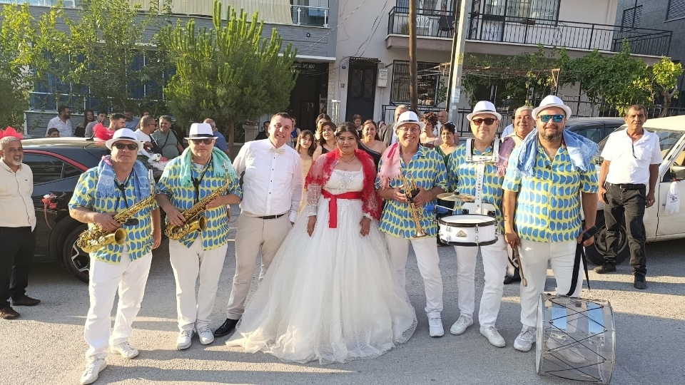 İzmir Göçmen Bandosu, İzmir Göçmen Bandosu Kiralama, İzmir Göçmen Bandosu Fiyatları, İzmir Göçmen Bandosu Ekibi Kiralama, Göçmen Bandosu Kiralama İzmir